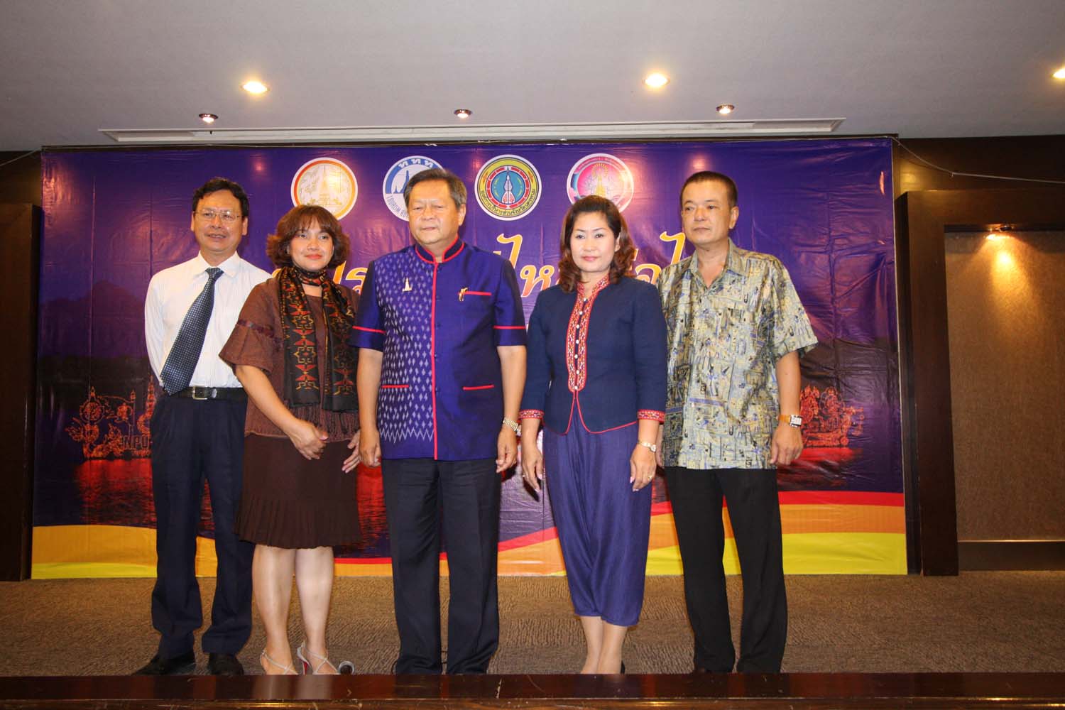 จังหวัดนครพนม ขอเชิญร่วมงานบุญออกพรรษา  งานประเพณีไหลเรือไฟและกาชาด จังหวัดนครพนม